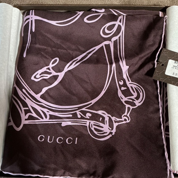 Gucci silk scarf - Picture 2 of 6